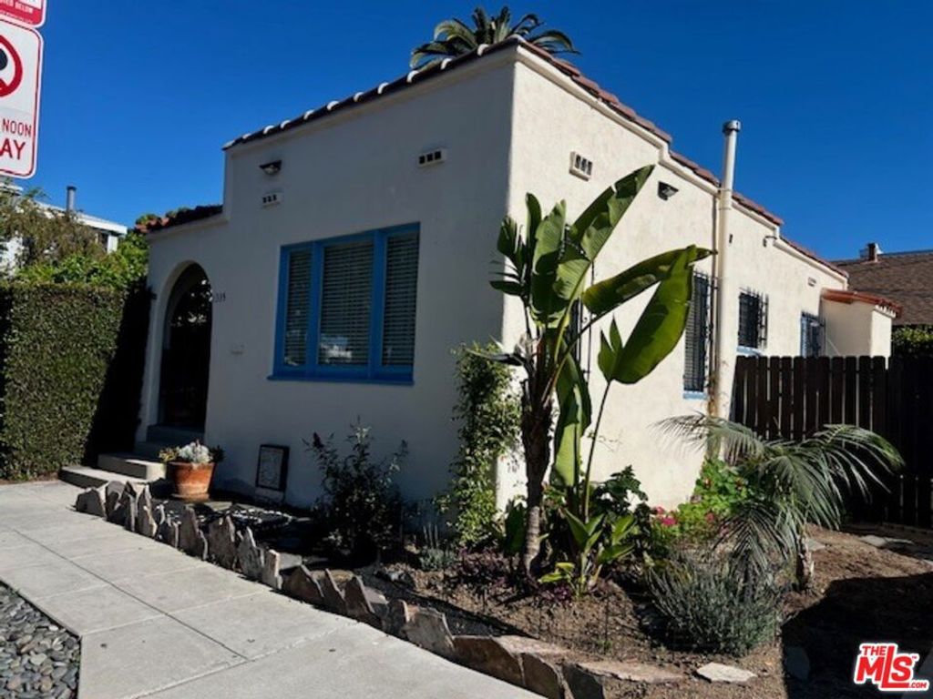 Photo of 1335 Chelsea Avenue, Santa Monica, CA 90404 (MLS # 26660483)
