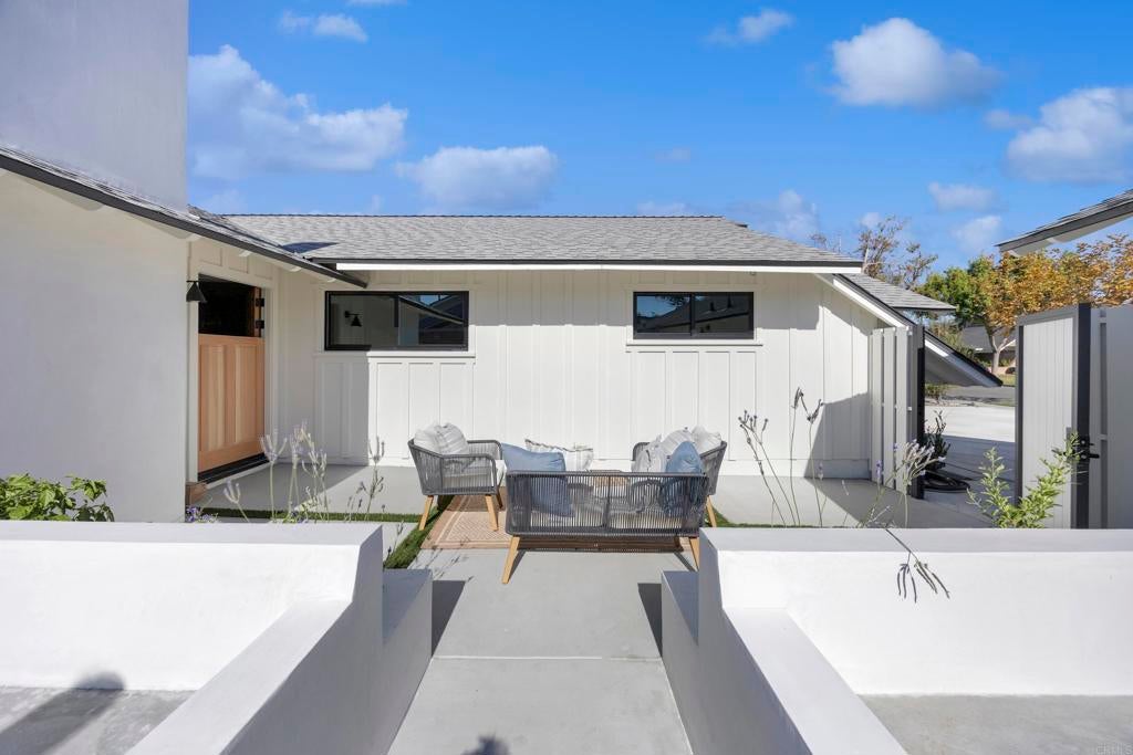 3221 Kempton Drive