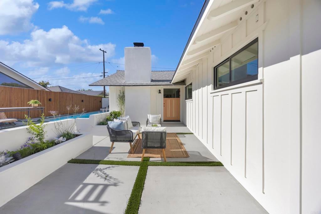 3221 Kempton Drive