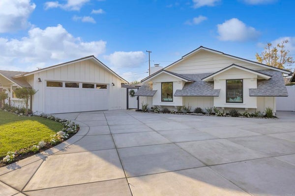 3221 KEMPTON DR, LOS ALAMITOS, CA 90720 - Image ca1c4229377be2947ba2ee87ce6bbab2/875337724