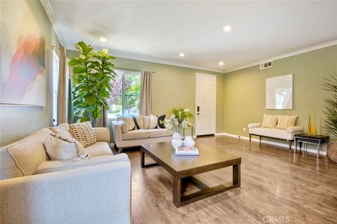 Tiny photo for 32839 Tiempo Circle, Temecula, CA 92592 (MLS # SB25154651)