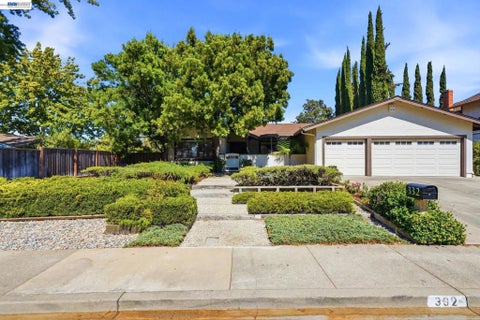 Photo of 332 Downham Ct, Walnut Creek, CA 94598 (MLS # 41144874)