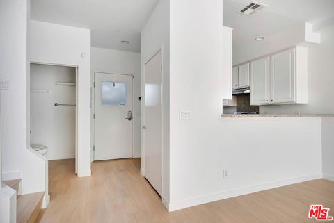 Tiny photo for 811 11th Street #4, Santa Monica, CA 90403 (MLS # 25595335)