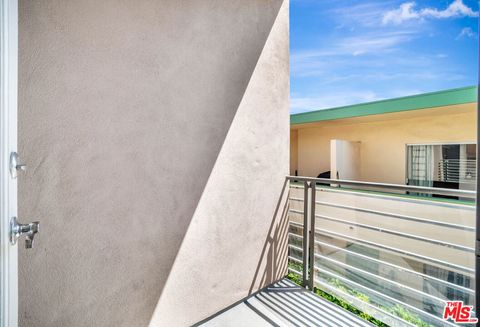 Tiny photo for 811 11th Street #4, Santa Monica, CA 90403 (MLS # 25595335)