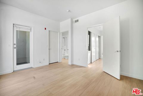 Tiny photo for 811 11th Street #4, Santa Monica, CA 90403 (MLS # 25595335)