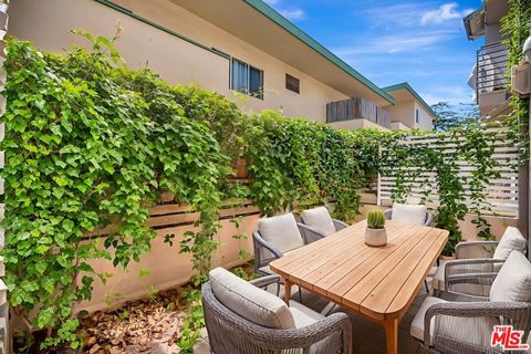 Tiny photo for 811 11th Street #4, Santa Monica, CA 90403 (MLS # 25595335)