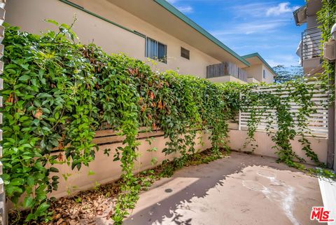 Tiny photo for 811 11th Street #4, Santa Monica, CA 90403 (MLS # 25595335)