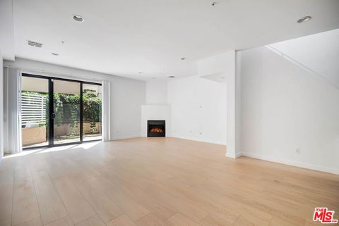 Tiny photo for 811 11th Street #4, Santa Monica, CA 90403 (MLS # 25595335)