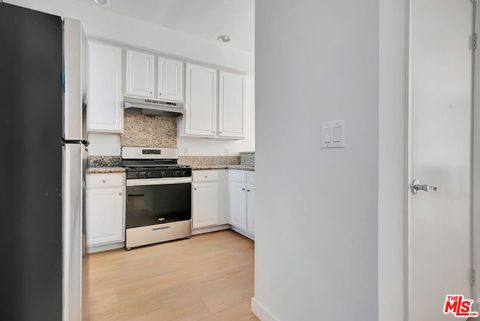 Tiny photo for 811 11th Street #4, Santa Monica, CA 90403 (MLS # 25595335)