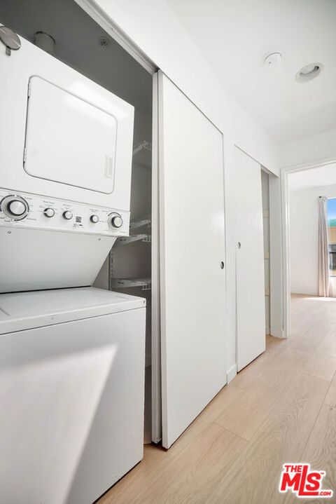 Tiny photo for 811 11th Street #4, Santa Monica, CA 90403 (MLS # 25595335)