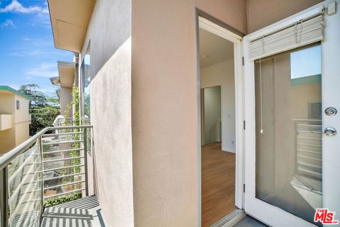 Tiny photo for 811 11th Street #4, Santa Monica, CA 90403 (MLS # 25595335)