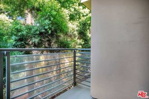 Tiny photo for 811 11th Street #4, Santa Monica, CA 90403 (MLS # 25595335)