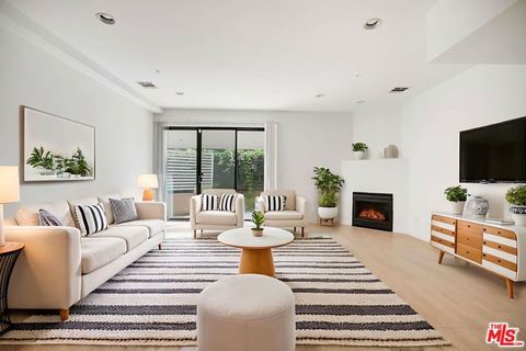 Photo of 811 11th Street #4, Santa Monica, CA 90403 (MLS # 25595335)