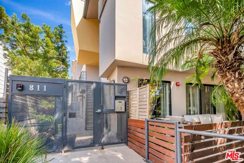 Tiny photo for 811 11th Street #4, Santa Monica, CA 90403 (MLS # 25595335)