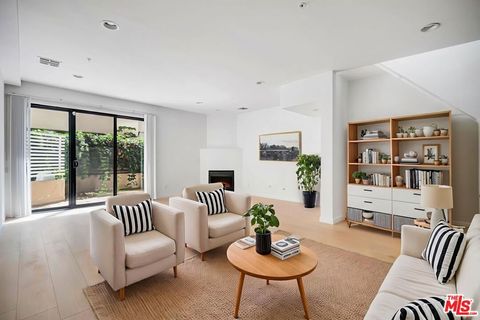 Tiny photo for 811 11th Street #4, Santa Monica, CA 90403 (MLS # 25595335)