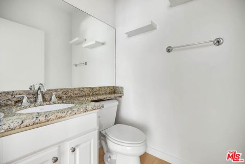 Tiny photo for 811 11th Street #4, Santa Monica, CA 90403 (MLS # 25595335)