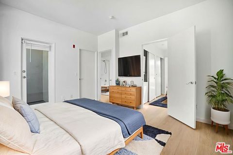 Tiny photo for 811 11th Street #4, Santa Monica, CA 90403 (MLS # 25595335)
