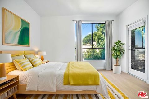 Tiny photo for 811 11th Street #4, Santa Monica, CA 90403 (MLS # 25595335)