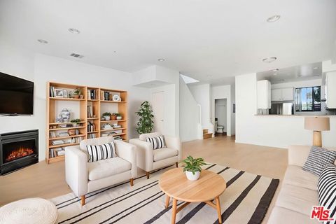 Tiny photo for 811 11th Street #4, Santa Monica, CA 90403 (MLS # 25595335)