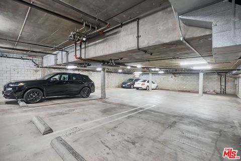 Tiny photo for 811 11th Street #4, Santa Monica, CA 90403 (MLS # 25595335)