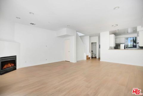 Tiny photo for 811 11th Street #4, Santa Monica, CA 90403 (MLS # 25595335)