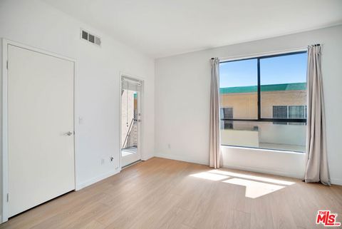 Tiny photo for 811 11th Street #4, Santa Monica, CA 90403 (MLS # 25595335)