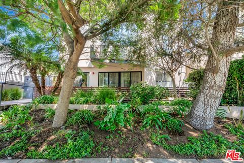 Tiny photo for 811 11th Street #4, Santa Monica, CA 90403 (MLS # 25595335)