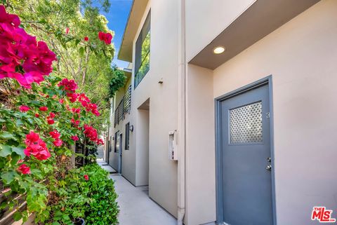 Tiny photo for 811 11th Street #4, Santa Monica, CA 90403 (MLS # 25595335)