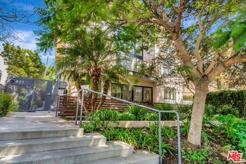 Tiny photo for 811 11th Street #4, Santa Monica, CA 90403 (MLS # 25595335)