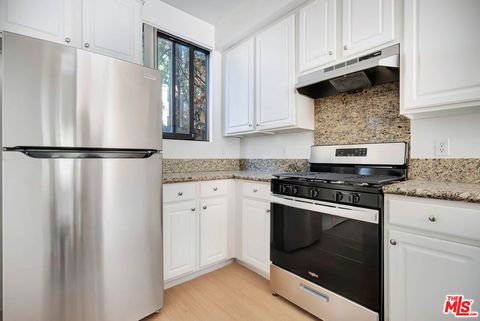 Tiny photo for 811 11th Street #4, Santa Monica, CA 90403 (MLS # 25595335)