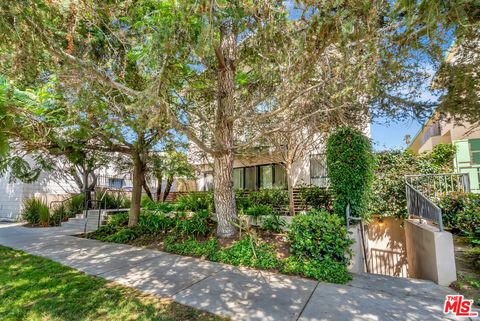 Tiny photo for 811 11th Street #4, Santa Monica, CA 90403 (MLS # 25595335)