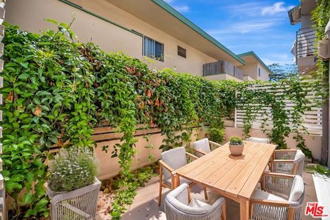 Tiny photo for 811 11th Street #4, Santa Monica, CA 90403 (MLS # 25595335)