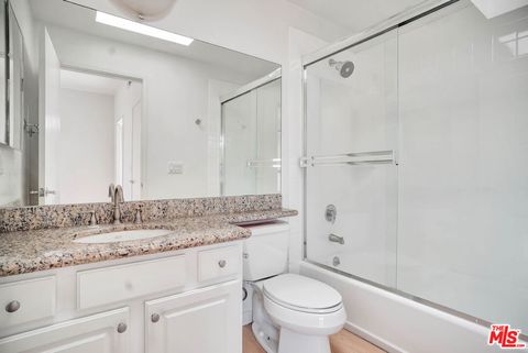Tiny photo for 811 11th Street #4, Santa Monica, CA 90403 (MLS # 25595335)