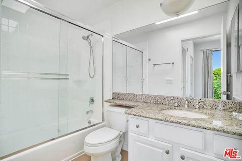 Tiny photo for 811 11th Street #4, Santa Monica, CA 90403 (MLS # 25595335)