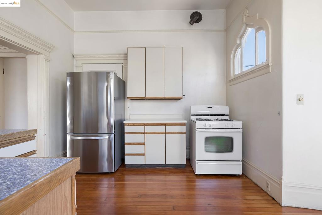 OAKLAND - Residential Income