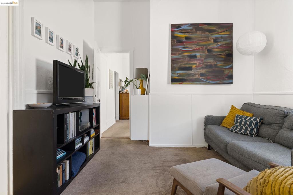 OAKLAND - Residential Income