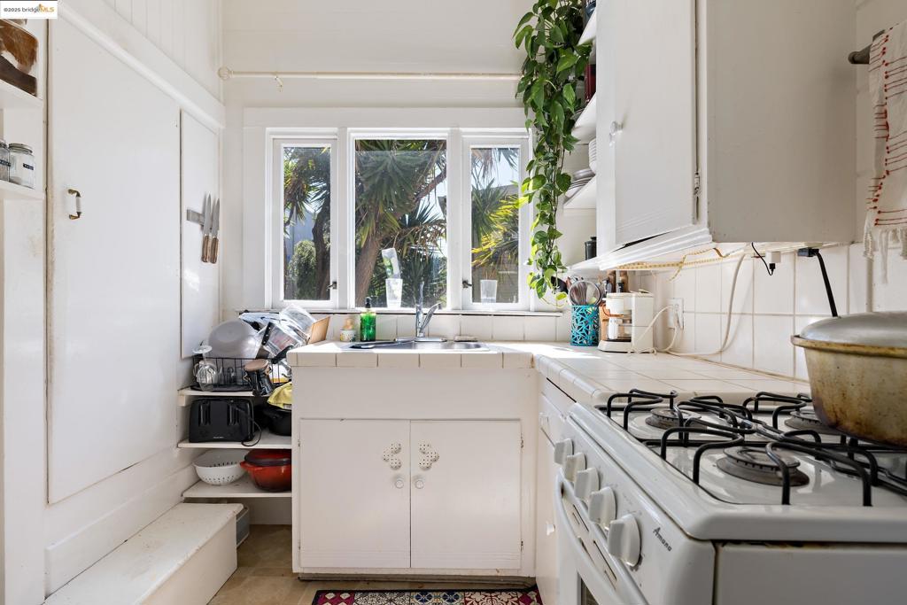 OAKLAND - Residential Income