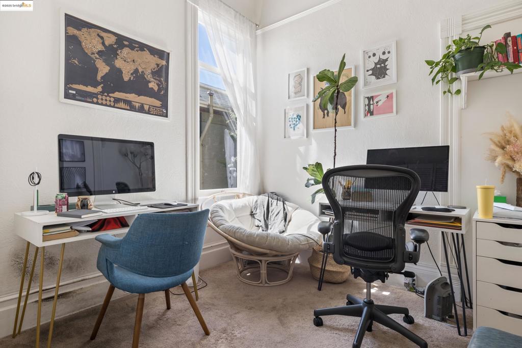 OAKLAND - Residential Income