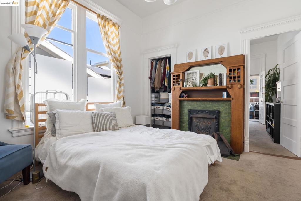 OAKLAND - Residential Income