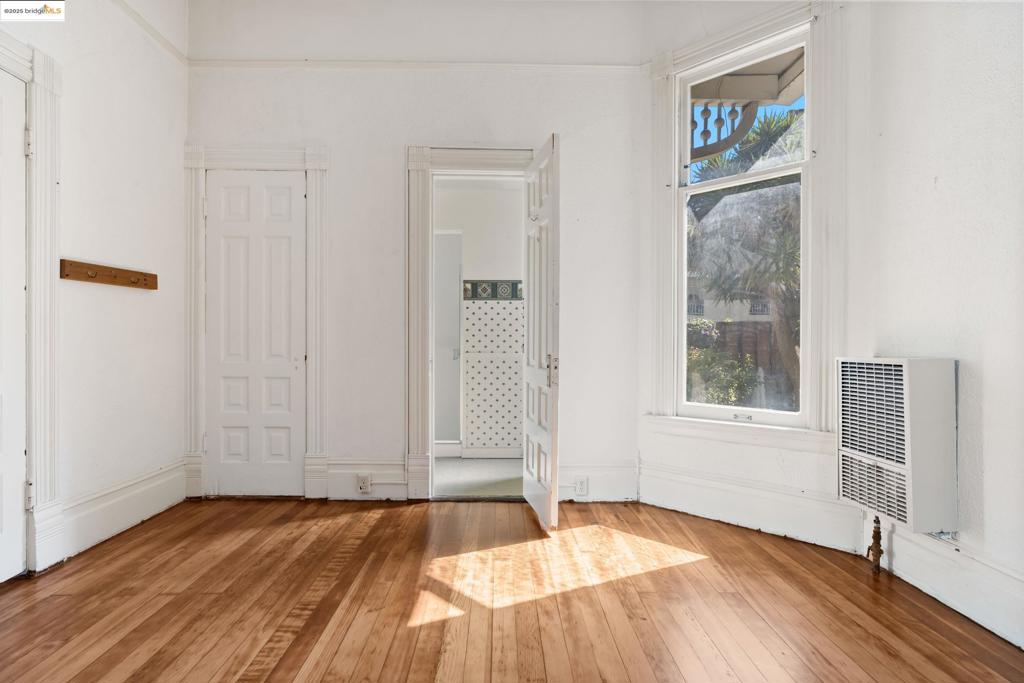 OAKLAND - Residential Income
