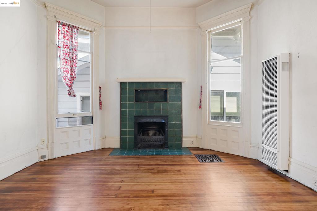 OAKLAND - Residential Income
