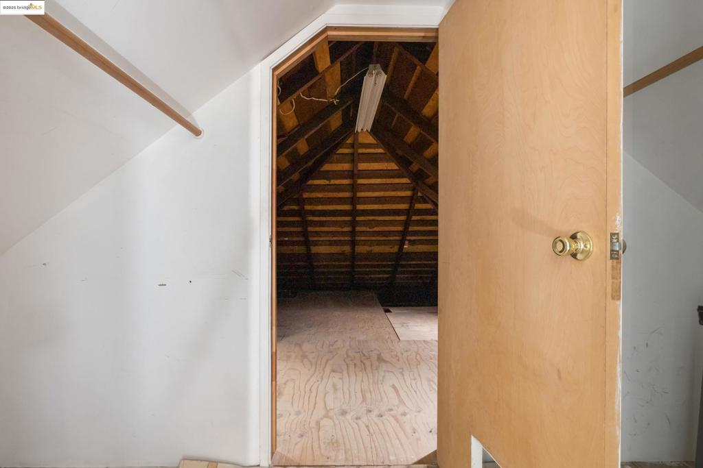 OAKLAND - Residential Income