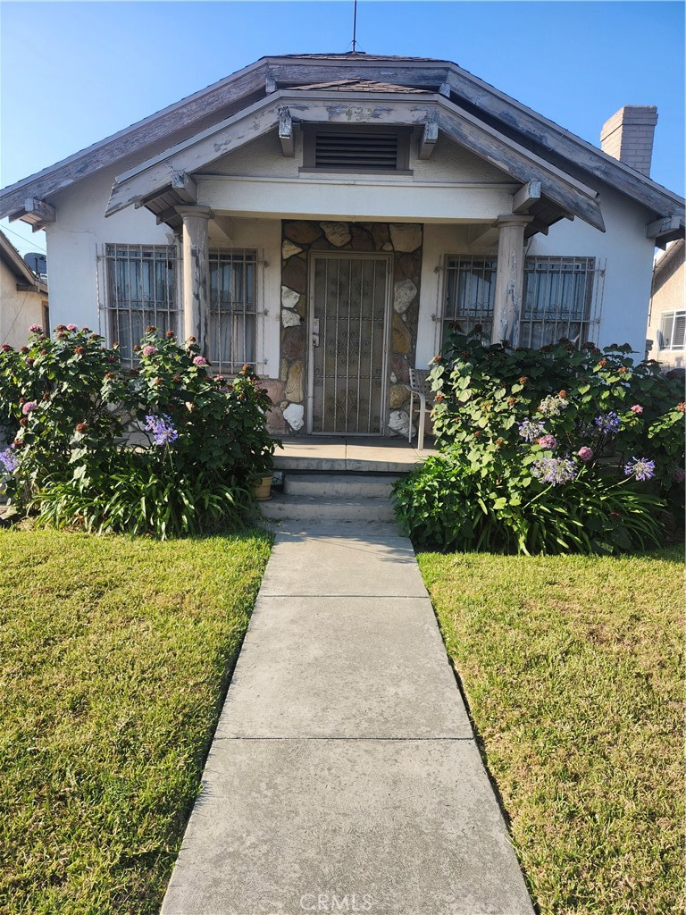 This 3-bedroom, 1 bathroom residence in Los Angeles boasts a practical kitchen with ample counter space, original hardwood floors, and a fireplace, complemented by a very spacious backyard. The driveway has parking capacity for a minimum of 5 vehicles. Although it requires some updates, this property has potential for renovations. Prospective buyers, agents, and interested parties can explore renovation possibilities and are advised to verify all information. Sold in as-is, with no warranties expressed or implied.