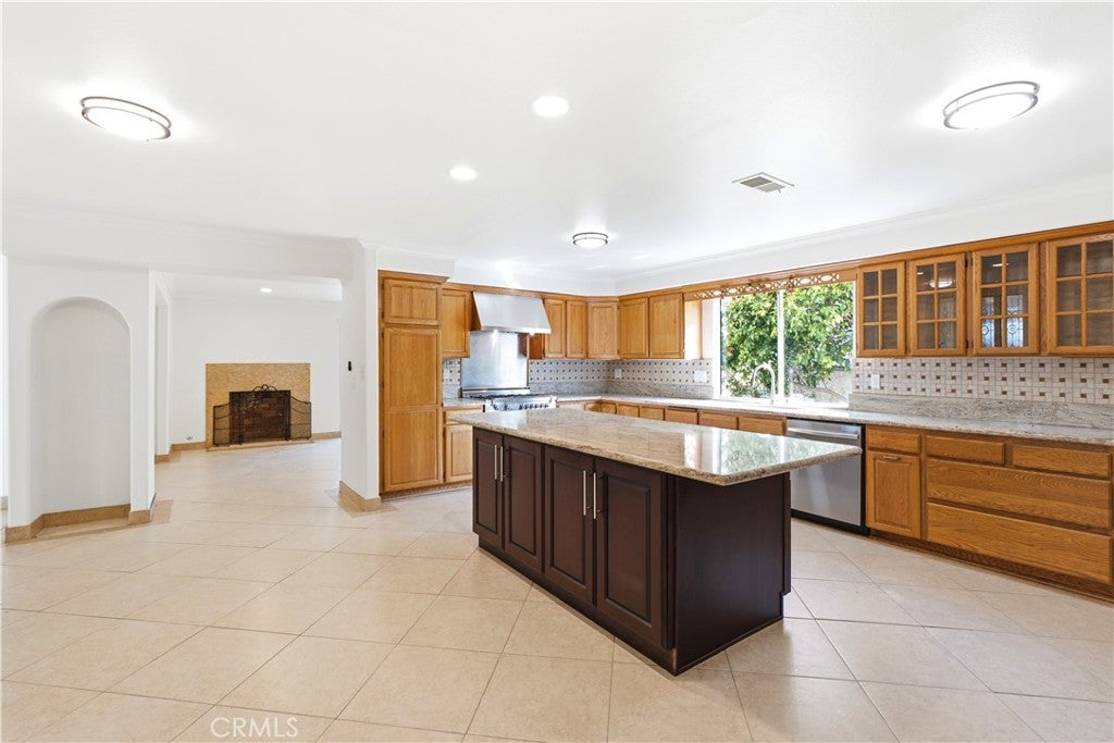14902 Dahlquist, Irvine CA 92604 - Photo 6