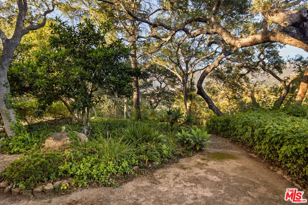 Santa Barbara, California 93108, United States, 3 Bedrooms Bedrooms, ,4 BathroomsBathrooms,Residential,Active,255158