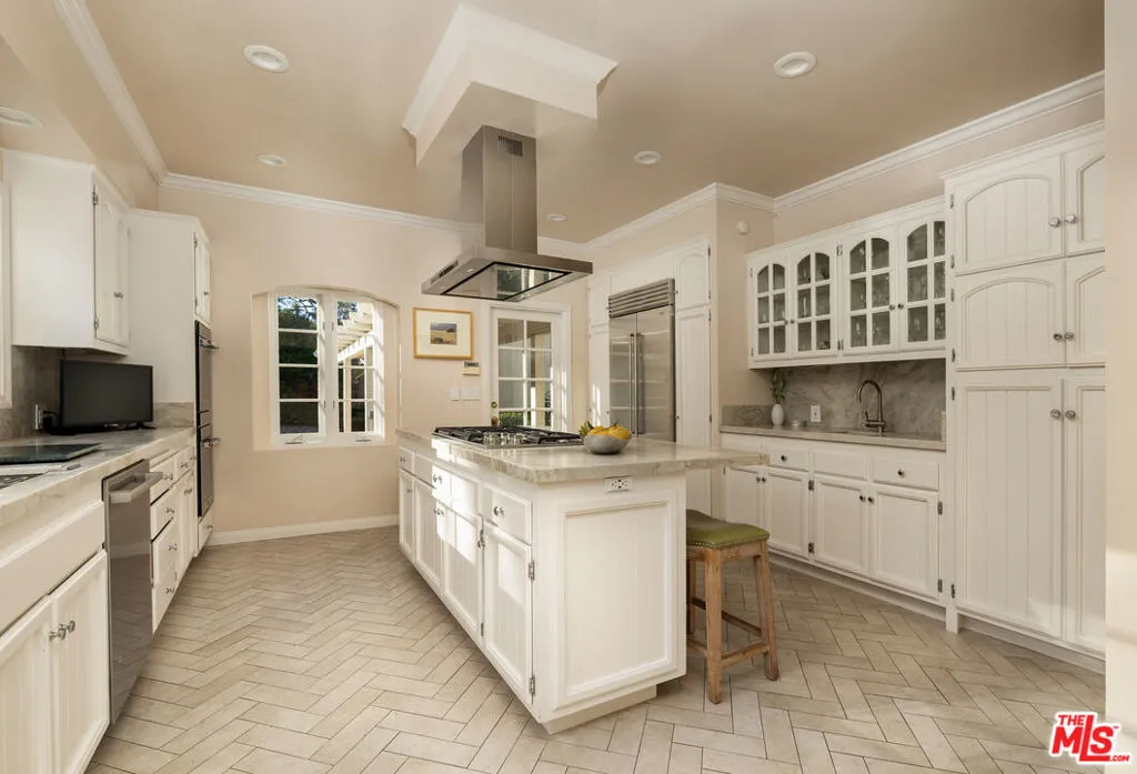 Santa Barbara, California 93108, United States, 3 Bedrooms Bedrooms, ,4 BathroomsBathrooms,Residential,Active,255158