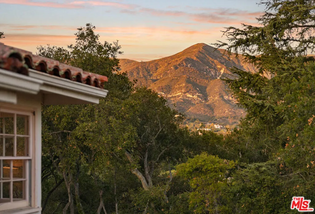 Santa Barbara, California 93108, United States, 3 Bedrooms Bedrooms, ,4 BathroomsBathrooms,Residential,Active,255158