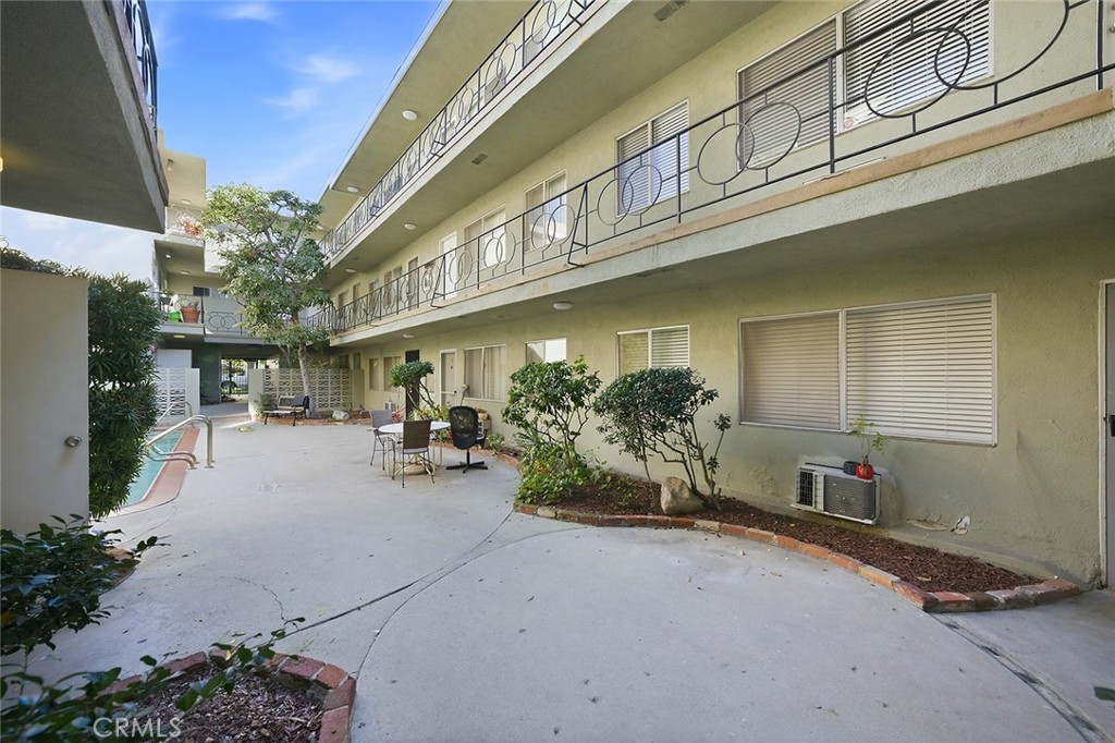 333 N Jackson Street