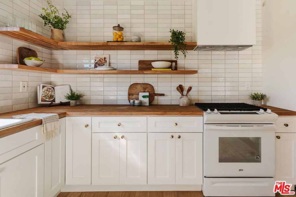 listing image 130729460238517352592