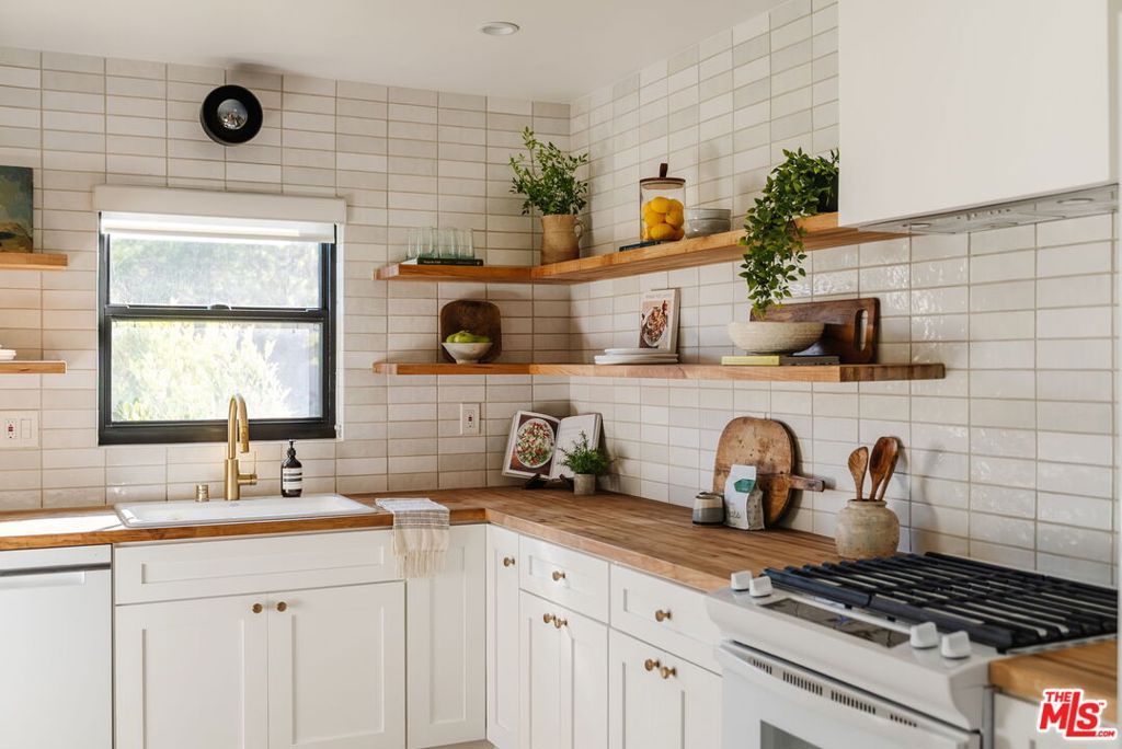 listing image 130729726509360762571